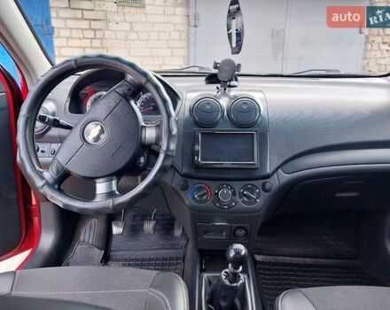 Красный Шевроле Авео, объемом двигателя 1.5 л и пробегом 200 тыс. км за 4300 $, фото 1 на Automoto.ua
