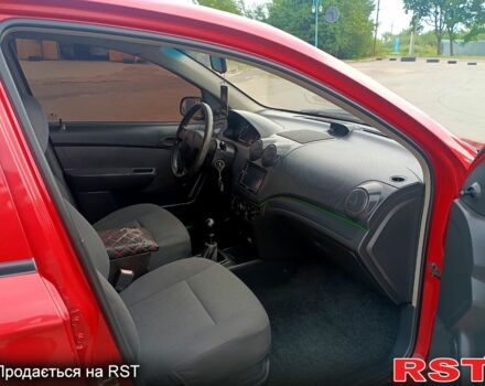 Красный Шевроле Авео, объемом двигателя 1.5 л и пробегом 307 тыс. км за 3800 $, фото 5 на Automoto.ua