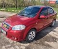 Красный Шевроле Авео, объемом двигателя 1.5 л и пробегом 180 тыс. км за 4400 $, фото 1 на Automoto.ua