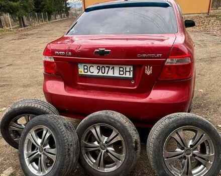 Красный Шевроле Авео, объемом двигателя 1.5 л и пробегом 240 тыс. км за 3400 $, фото 2 на Automoto.ua