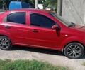 Красный Шевроле Авео, объемом двигателя 1.5 л и пробегом 204 тыс. км за 3300 $, фото 1 на Automoto.ua