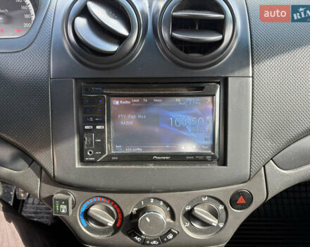 Красный Шевроле Авео, объемом двигателя 1.5 л и пробегом 263 тыс. км за 4500 $, фото 15 на Automoto.ua