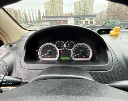 Красный Шевроле Авео, объемом двигателя 1.6 л и пробегом 158 тыс. км за 4600 $, фото 7 на Automoto.ua