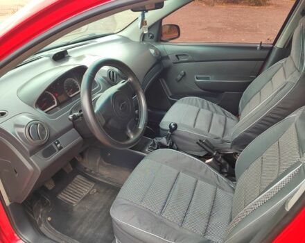 Красный Шевроле Авео, объемом двигателя 1.5 л и пробегом 239 тыс. км за 3200 $, фото 6 на Automoto.ua