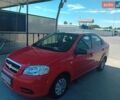 Красный Шевроле Авео, объемом двигателя 1.1 л и пробегом 147 тыс. км за 3900 $, фото 1 на Automoto.ua