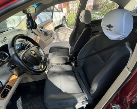 Красный Шевроле Авео, объемом двигателя 1.6 л и пробегом 210 тыс. км за 4300 $, фото 9 на Automoto.ua