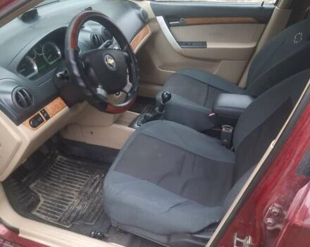 Красный Шевроле Авео, объемом двигателя 1.6 л и пробегом 209 тыс. км за 3500 $, фото 4 на Automoto.ua