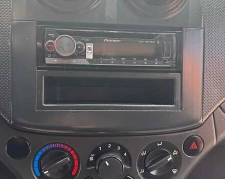 Красный Шевроле Авео, объемом двигателя 1.5 л и пробегом 329 тыс. км за 2900 $, фото 12 на Automoto.ua