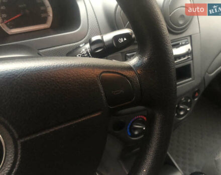 Красный Шевроле Авео, объемом двигателя 1.5 л и пробегом 52 тыс. км за 5400 $, фото 12 на Automoto.ua