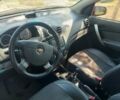Красный Шевроле Авео, объемом двигателя 1.5 л и пробегом 200 тыс. км за 4500 $, фото 2 на Automoto.ua