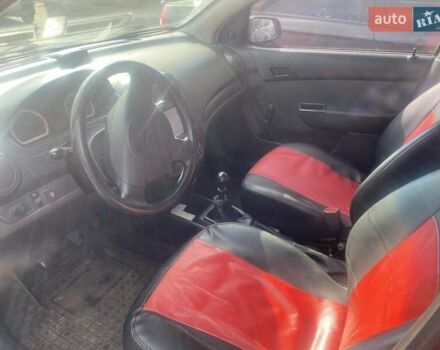 Красный Шевроле Авео, объемом двигателя 1.5 л и пробегом 412 тыс. км за 3900 $, фото 1 на Automoto.ua