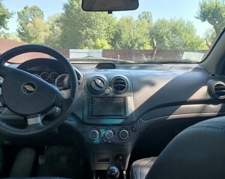 Красный Шевроле Авео, объемом двигателя 1.5 л и пробегом 200 тыс. км за 4500 $, фото 1 на Automoto.ua