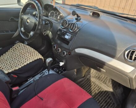 Красный Шевроле Авео, объемом двигателя 1.5 л и пробегом 327 тыс. км за 2900 $, фото 5 на Automoto.ua