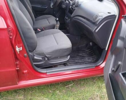 Красный Шевроле Авео, объемом двигателя 1.5 л и пробегом 150 тыс. км за 4700 $, фото 1 на Automoto.ua