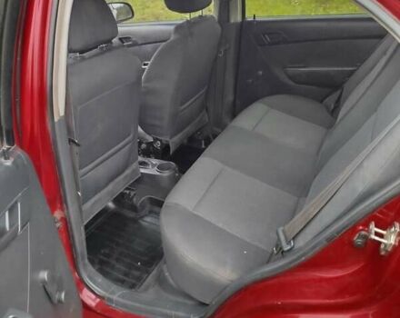 Красный Шевроле Авео, объемом двигателя 1.5 л и пробегом 150 тыс. км за 4700 $, фото 2 на Automoto.ua