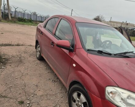 Красный Шевроле Авео, объемом двигателя 1.5 л и пробегом 327 тыс. км за 2900 $, фото 2 на Automoto.ua