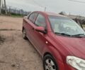 Красный Шевроле Авео, объемом двигателя 1.5 л и пробегом 327 тыс. км за 2900 $, фото 2 на Automoto.ua