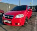 Красный Шевроле Авео, объемом двигателя 1.5 л и пробегом 330 тыс. км за 4000 $, фото 1 на Automoto.ua