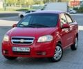Красный Шевроле Авео, объемом двигателя 1.5 л и пробегом 222 тыс. км за 3950 $, фото 1 на Automoto.ua