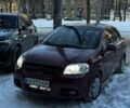 Красный Шевроле Авео, объемом двигателя 1.5 л и пробегом 250 тыс. км за 3250 $, фото 1 на Automoto.ua