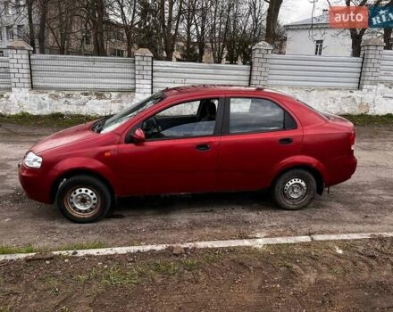 Красный Шевроле Авео, объемом двигателя 1.5 л и пробегом 300 тыс. км за 2900 $, фото 1 на Automoto.ua