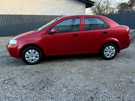 Красный Шевроле Авео, объемом двигателя 1.5 л и пробегом 179 тыс. км за 3800 $, фото 1 на Automoto.ua