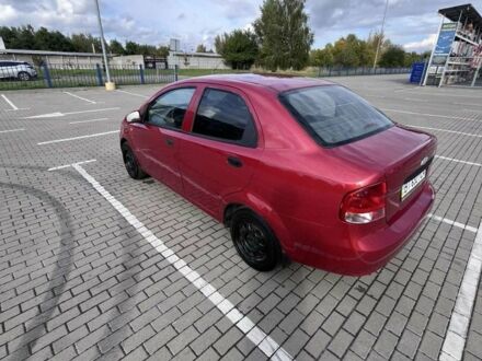 Красный Шевроле Авео, объемом двигателя 1.5 л и пробегом 200 тыс. км за 1950 $, фото 1 на Automoto.ua