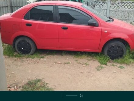 Красный Шевроле Авео, объемом двигателя 10 л и пробегом 100 тыс. км за 499 $, фото 1 на Automoto.ua