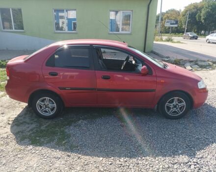 Красный Шевроле Авео, объемом двигателя 1.5 л и пробегом 314 тыс. км за 2400 $, фото 1 на Automoto.ua
