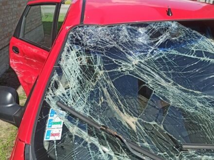 Красный Шевроле Авео, объемом двигателя 1.2 л и пробегом 135 тыс. км за 800 $, фото 1 на Automoto.ua