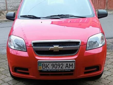 Красный Шевроле Авео, объемом двигателя 1.5 л и пробегом 113 тыс. км за 3900 $, фото 1 на Automoto.ua