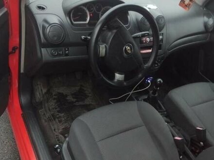 Красный Шевроле Авео, объемом двигателя 1.5 л и пробегом 190 тыс. км за 3200 $, фото 1 на Automoto.ua