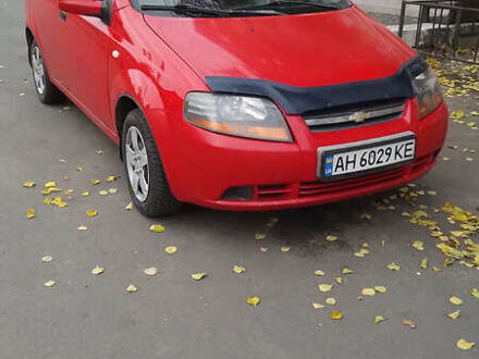 Красный Шевроле Авео, объемом двигателя 1.5 л и пробегом 210 тыс. км за 4000 $, фото 1 на Automoto.ua