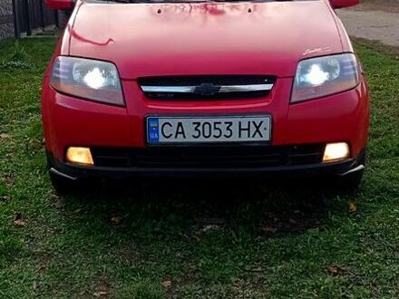 Красный Шевроле Авео, объемом двигателя 1.5 л и пробегом 250 тыс. км за 2200 $, фото 1 на Automoto.ua