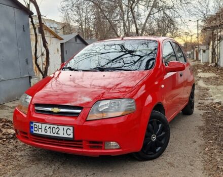 Красный Шевроле Авео, объемом двигателя 1.6 л и пробегом 275 тыс. км за 2000 $, фото 1 на Automoto.ua
