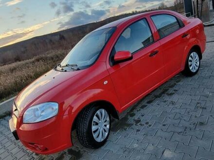 Красный Шевроле Авео, объемом двигателя 1.5 л и пробегом 151 тыс. км за 4900 $, фото 1 на Automoto.ua