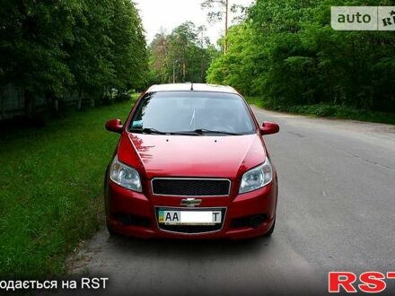 Красный Шевроле Авео, объемом двигателя 1.5 л и пробегом 135 тыс. км за 3300 $, фото 1 на Automoto.ua