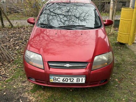 Красный Шевроле Авео, объемом двигателя 1.5 л и пробегом 121 тыс. км за 3200 $, фото 1 на Automoto.ua