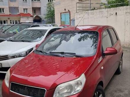 Красный Шевроле Авео, объемом двигателя 1.4 л и пробегом 200 тыс. км за 4400 $, фото 1 на Automoto.ua