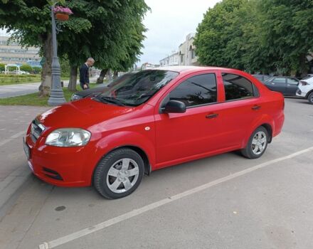 Красный Шевроле Авео, объемом двигателя 1.5 л и пробегом 70 тыс. км за 3600 $, фото 1 на Automoto.ua