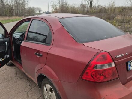 Красный Шевроле Авео, объемом двигателя 1.5 л и пробегом 327 тыс. км за 2900 $, фото 1 на Automoto.ua