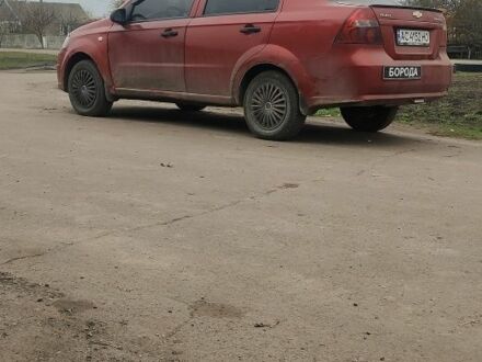 Красный Шевроле Авео, объемом двигателя 1.5 л и пробегом 275 тыс. км за 3000 $, фото 1 на Automoto.ua