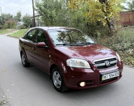 Красный Шевроле Авео, объемом двигателя 1.5 л и пробегом 200 тыс. км за 3650 $, фото 1 на Automoto.ua