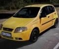 Желтый Шевроле Авео, объемом двигателя 1.2 л и пробегом 193 тыс. км за 2400 $, фото 1 на Automoto.ua
