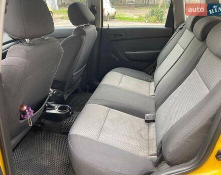 Желтый Шевроле Авео, объемом двигателя 1.2 л и пробегом 188 тыс. км за 3950 $, фото 25 на Automoto.ua