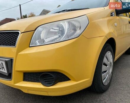 Желтый Шевроле Авео, объемом двигателя 1.2 л и пробегом 188 тыс. км за 3950 $, фото 4 на Automoto.ua