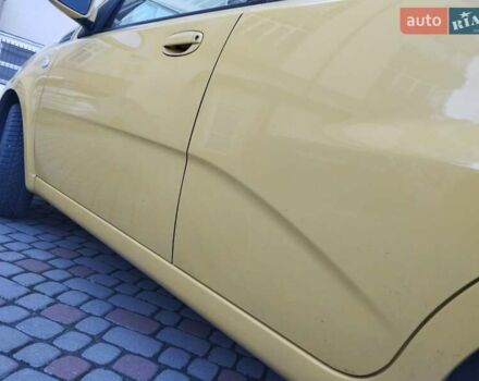 Желтый Шевроле Авео, объемом двигателя 1.21 л и пробегом 145 тыс. км за 4250 $, фото 1 на Automoto.ua