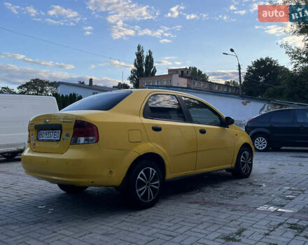 Желтый Шевроле Авео, объемом двигателя 1.5 л и пробегом 300 тыс. км за 1990 $, фото 2 на Automoto.ua