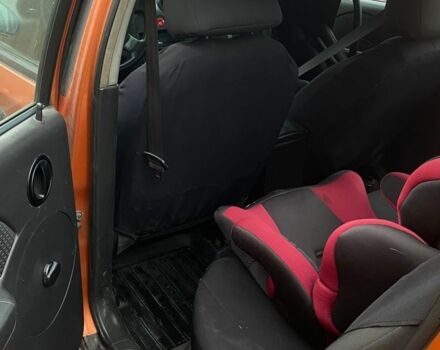 Желтый Шевроле Авео, объемом двигателя 1.5 л и пробегом 584 тыс. км за 2150 $, фото 3 на Automoto.ua