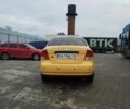 Желтый Шевроле Авео, объемом двигателя 1.5 л и пробегом 212 тыс. км за 2100 $, фото 3 на Automoto.ua